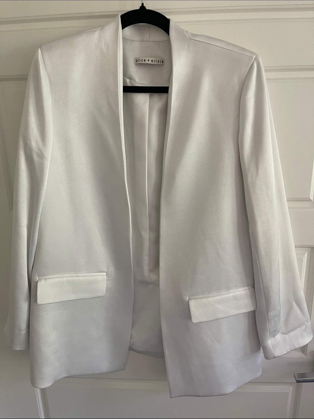 Alice & Olivia white satin blazer Size Medium
